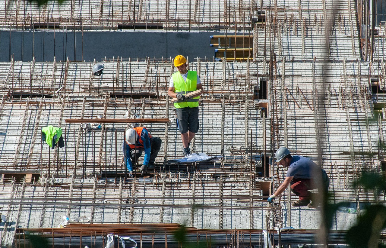 Jak przygotować się do budowy domu krok po kroku: od działki po odbiór budynku